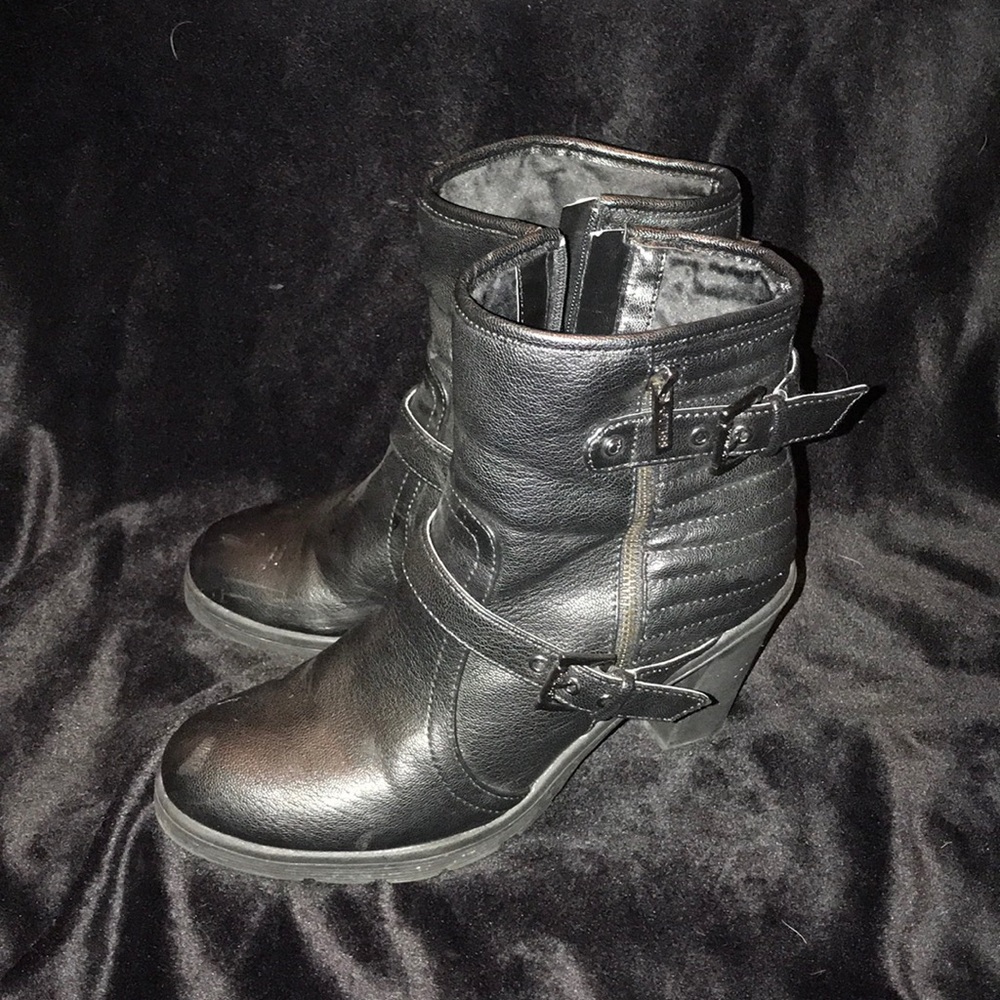 Boots - Picture 3 of 5